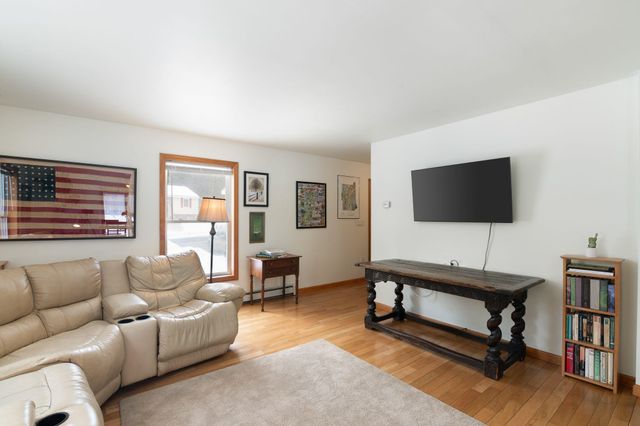 135 Country Hill, Brattleboro, VT 05301