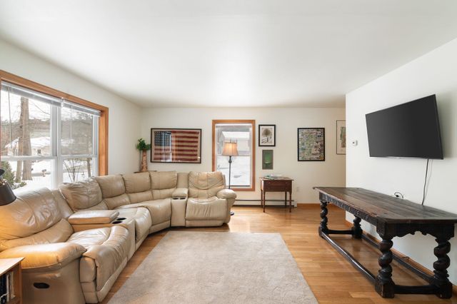 135 Country Hill, Brattleboro, VT 05301