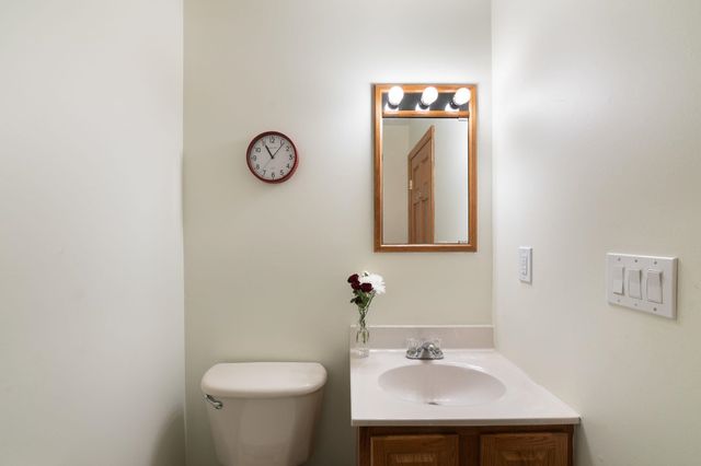 135 Country Hill, Brattleboro, VT 05301