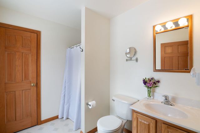 135 Country Hill, Brattleboro, VT 05301