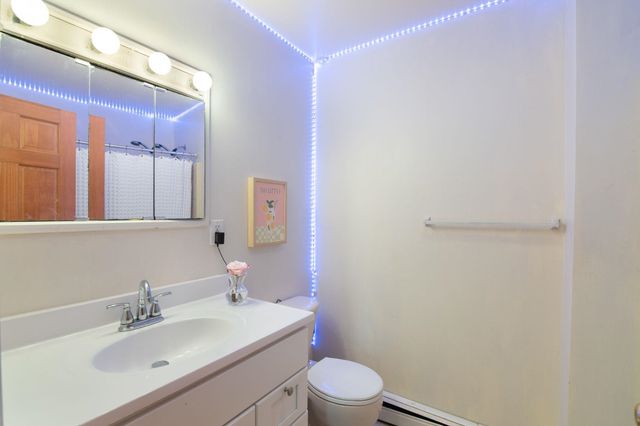 135 Country Hill, Brattleboro, VT 05301