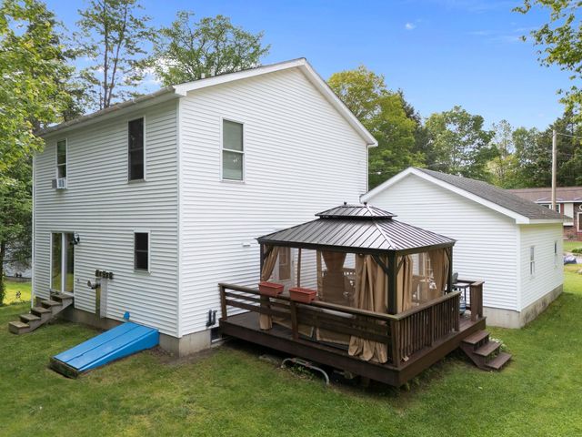 135 Country Hill, Brattleboro, VT 05301