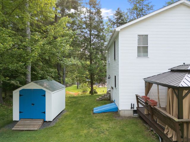 135 Country Hill, Brattleboro, VT 05301