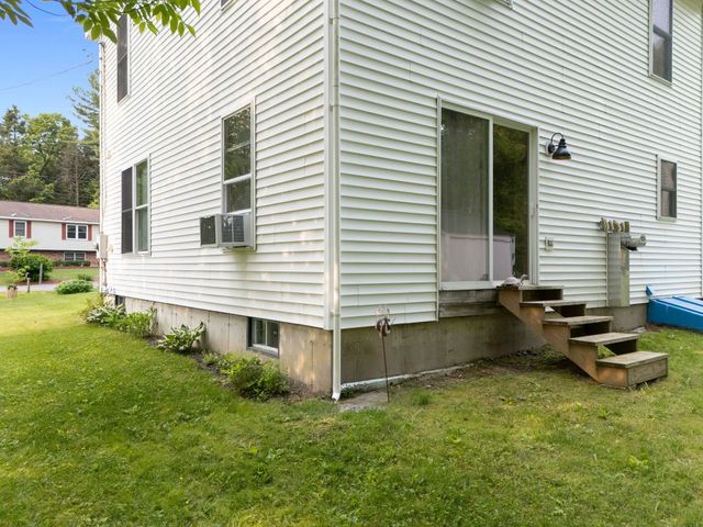 135 Country Hill, Brattleboro, VT 05301
