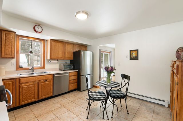 135 Country Hill, Brattleboro, VT 05301