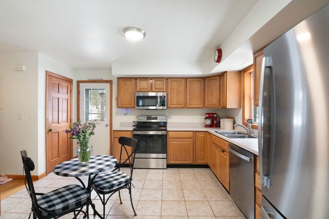 135 Country Hill, Brattleboro, VT 05301