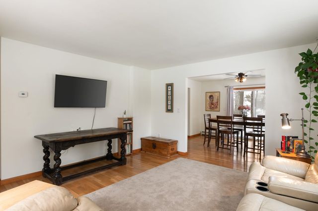 135 Country Hill, Brattleboro, VT 05301