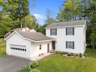 135 Country Hill, Brattleboro, VT 05301