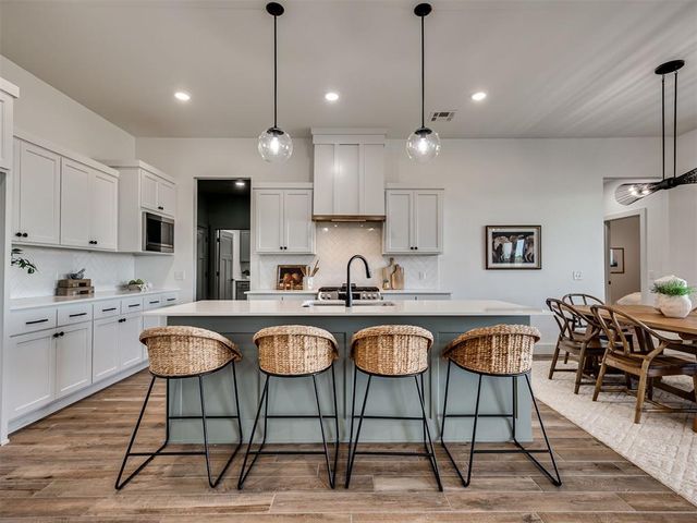 16105 Navarra Way, Oklahoma City, OK 73170