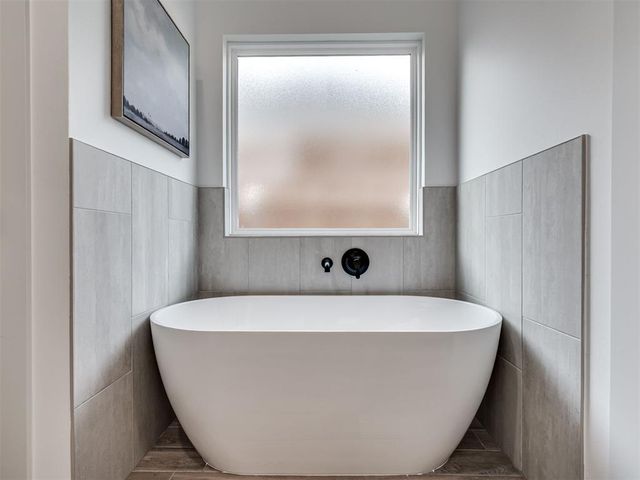 16105 Navarra Way, Oklahoma City, OK 73170