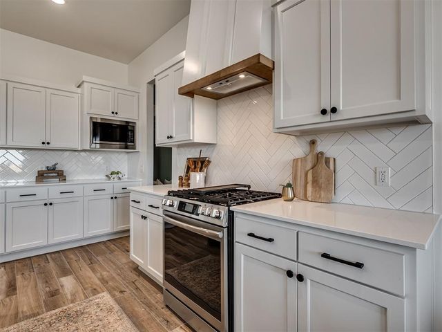 16105 Navarra Way, Oklahoma City, OK 73170