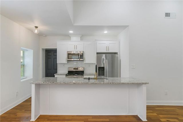 20 S Eugenia NW Place, Atlanta, GA 30318