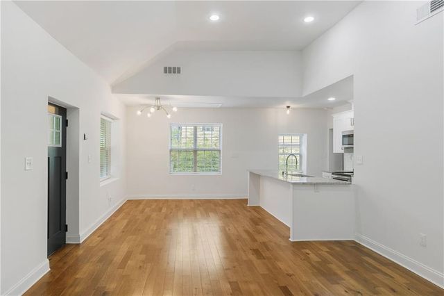 20 S Eugenia NW Place, Atlanta, GA 30318