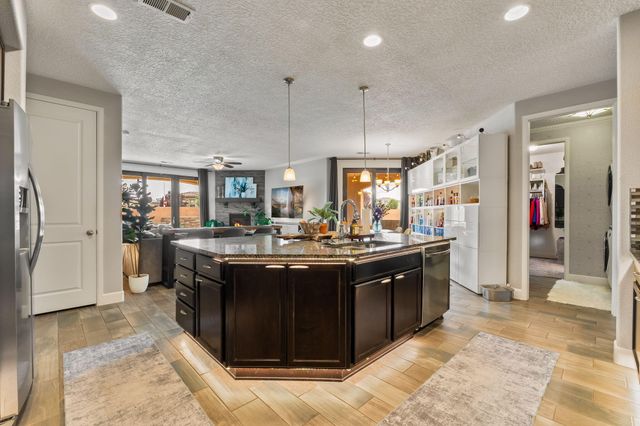 7348 Tree Line Avenue NW, Albuquerque, NM 87114