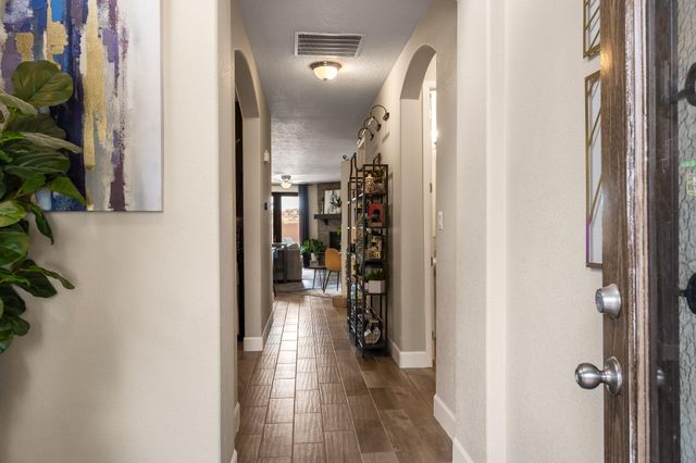 7348 Tree Line Avenue NW, Albuquerque, NM 87114