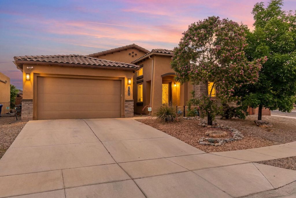 7348 Tree Line Avenue NW, Albuquerque, NM 87114