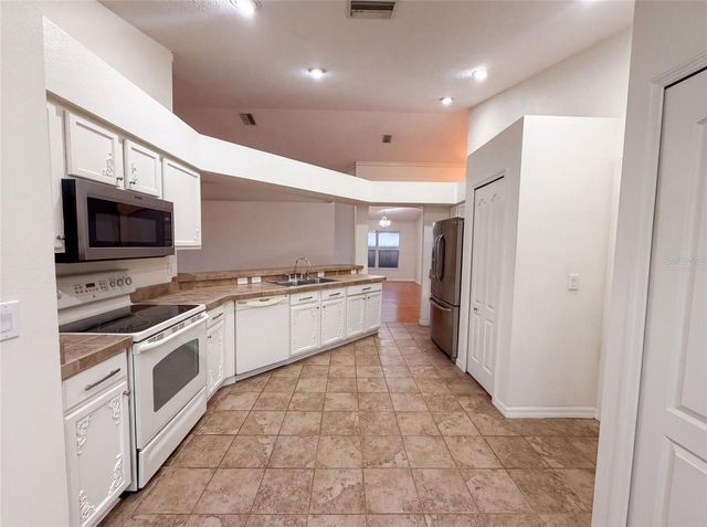 6941 CROWN LAKE DRIVE, Gibsonton, FL 33534