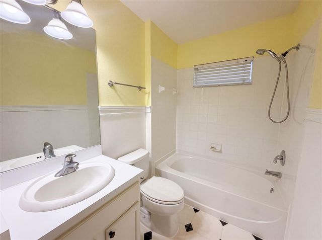 6941 CROWN LAKE DRIVE, Gibsonton, FL 33534