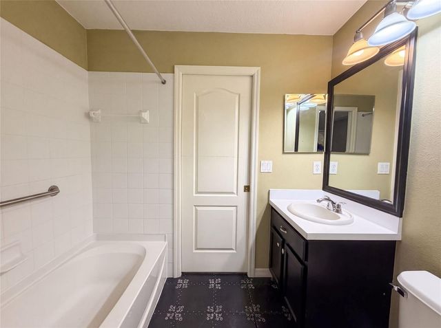 6941 CROWN LAKE DRIVE, Gibsonton, FL 33534