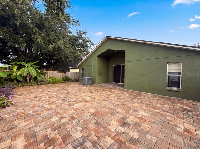 6941 CROWN LAKE DRIVE, Gibsonton, FL 33534