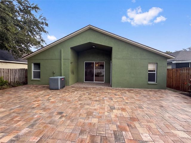 6941 CROWN LAKE DRIVE, Gibsonton, FL 33534