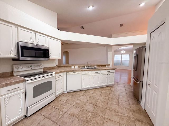 6941 CROWN LAKE DRIVE, Gibsonton, FL 33534