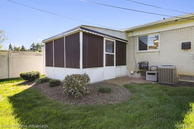 9434 Patton Street, Livonia, MI 48150