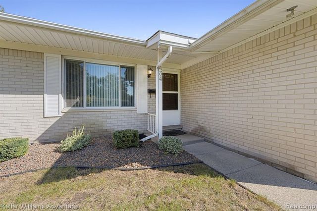9434 Patton Street, Livonia, MI 48150