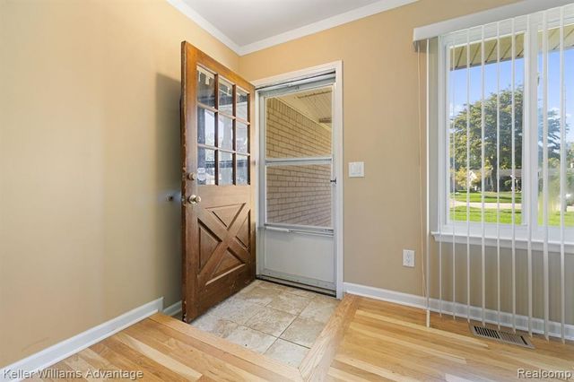 9434 Patton Street, Livonia, MI 48150