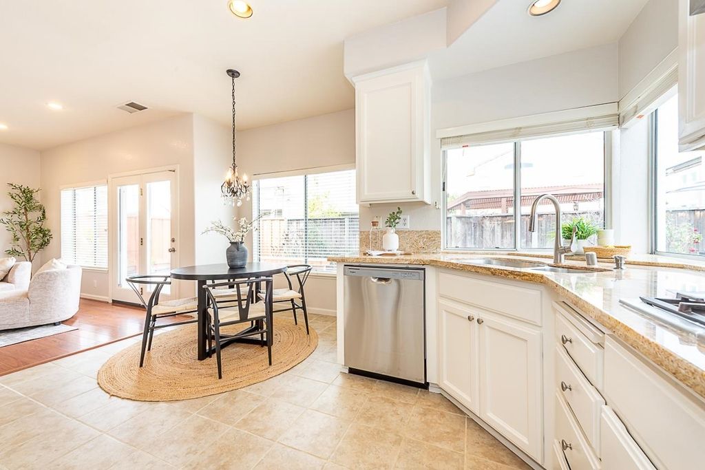 Image 27 of property listing at 2911 2911 Seriana Pl, Union City, CA 94587