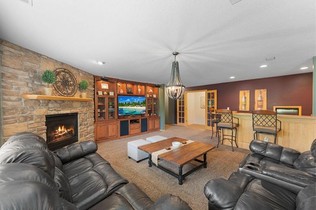 1678 Hunters Trail, Centerville, MN 55038