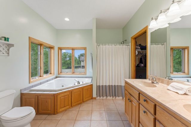 1678 Hunters Trail, Centerville, MN 55038