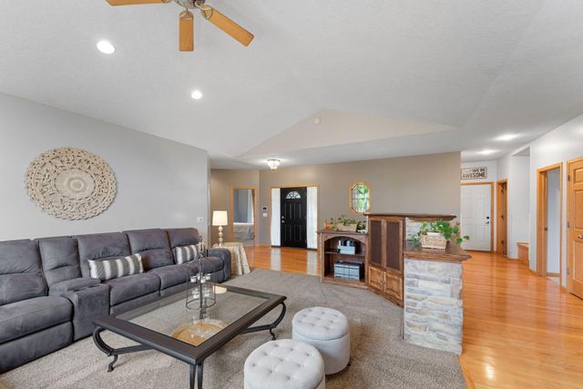 1678 Hunters Trail, Centerville, MN 55038