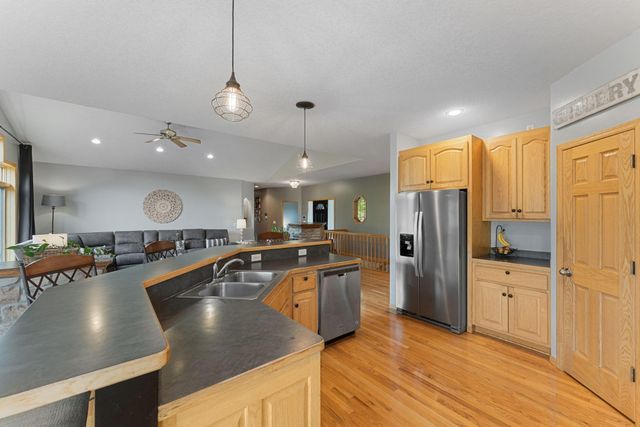 1678 Hunters Trail, Centerville, MN 55038