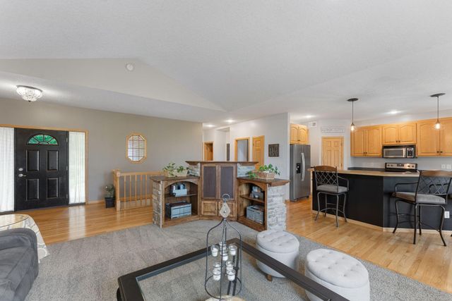 1678 Hunters Trail, Centerville, MN 55038