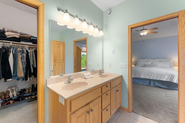 1678 Hunters Trail, Centerville, MN 55038