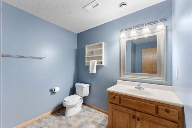 1678 Hunters Trail, Centerville, MN 55038