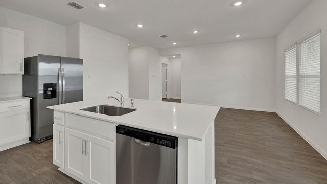124 FLORA VISTA ST, San Marcos, TX 78666