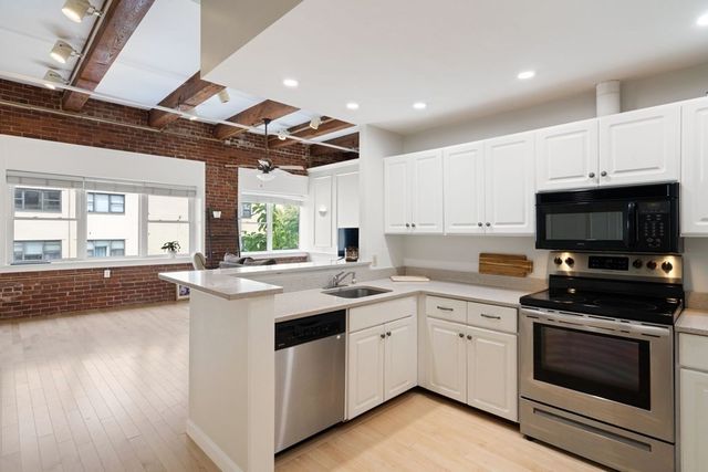 15 Sleeper St 407, Boston, MA 02210