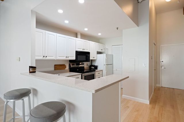 15 Sleeper St 407, Boston, MA 02210