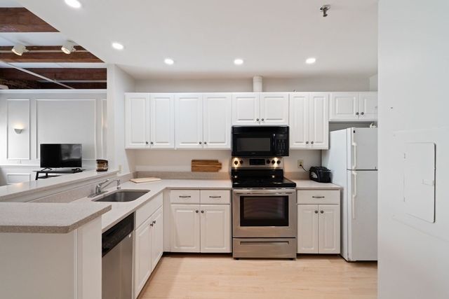 15 Sleeper St 407, Boston, MA 02210