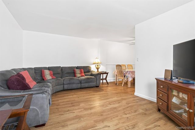 125 N Washington Avenue 58, Hartsdale, NY 10530