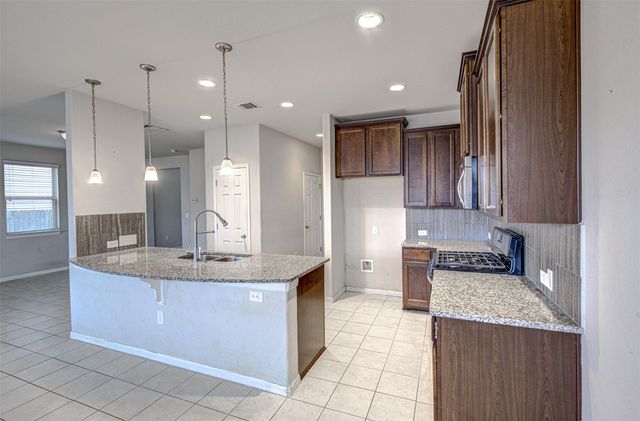 592 Twisted Oaks LN, Buda, TX 78610