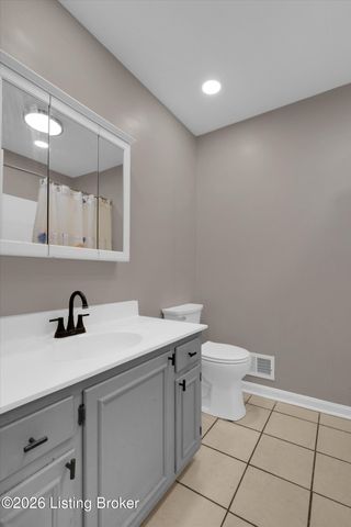3711 Briar Ridge Rd, La Grange, KY 40031