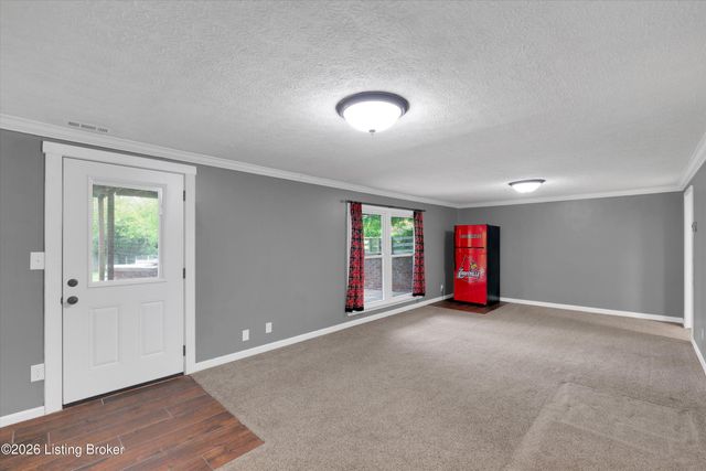 3711 Briar Ridge Rd, La Grange, KY 40031