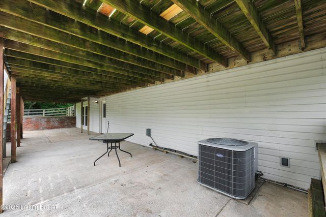 3711 Briar Ridge Rd, La Grange, KY 40031