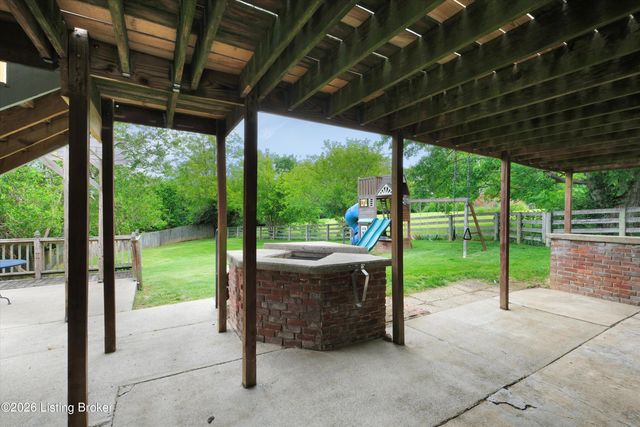 3711 Briar Ridge Rd, La Grange, KY 40031