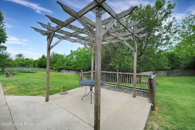 3711 Briar Ridge Rd, La Grange, KY 40031