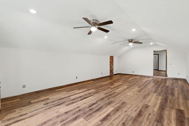 419 N Mimosa Dr, Haysville, KS 67060