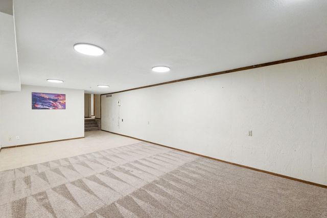 419 N Mimosa Dr, Haysville, KS 67060